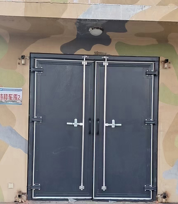 宕昌工业平开门