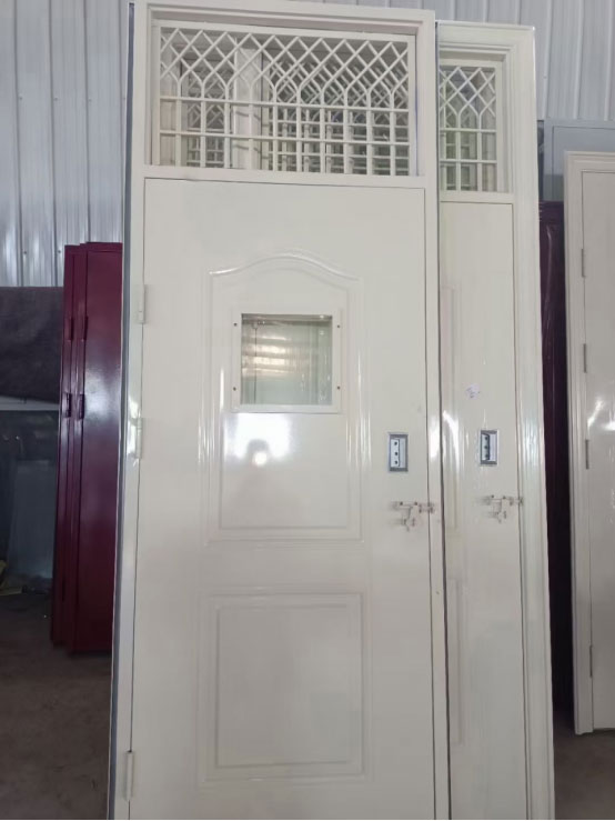 宕昌学校教室门