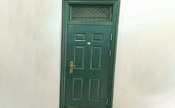 宕昌学校教室门