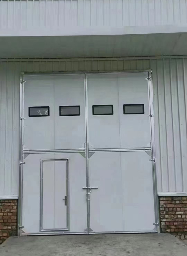 宕昌工业门在设备装配车间出入口的实施记录